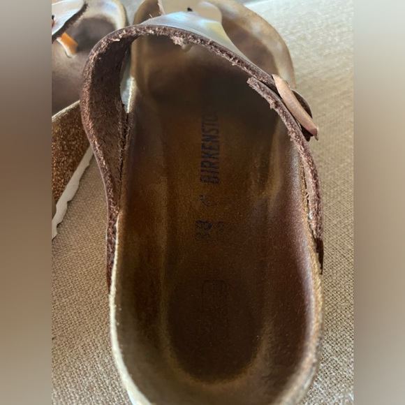 Women’s Gold Birkenstock Sandals size 38/7! - Picture 2 of 10